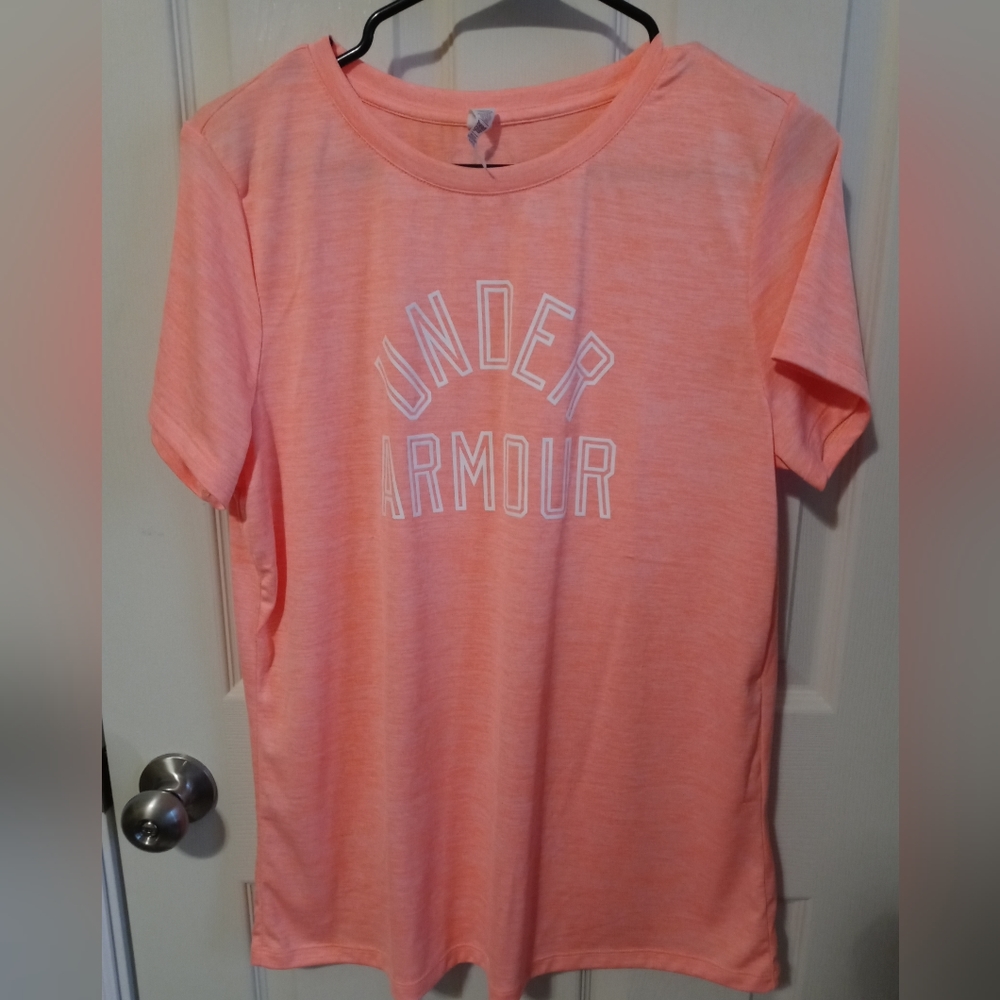 Under Armour Heat Gear Lightweight S/S top. Size: L. Color: Heather Salmon. NWOT